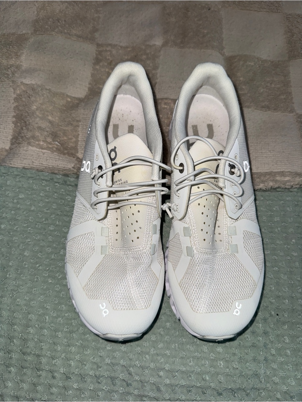 On Cloud 5 sneakers size 7